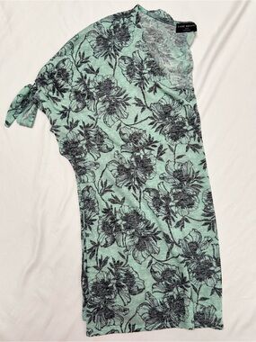 LANE BRYANT MINT GREEN TIE SLEEVE TOP, SIZE 22/24, BLACK SKETCHED FLORAL PRINT